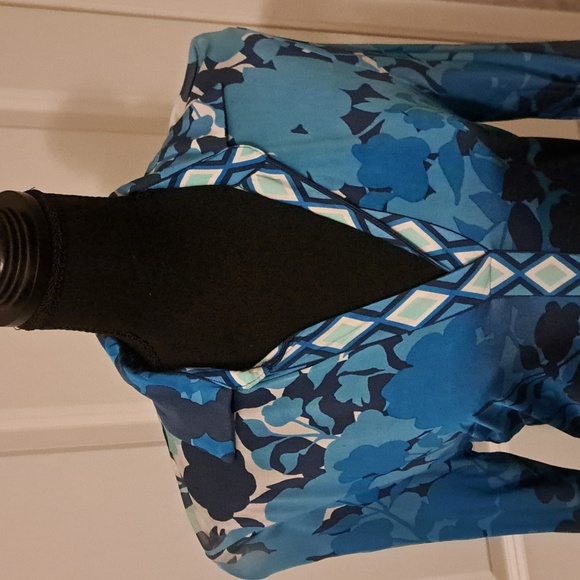 BCBGMaxAZRIA slinky dress in Small. Super fun and sexy. No ironing needed. - Picture 4 of 5